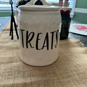 Treats jar